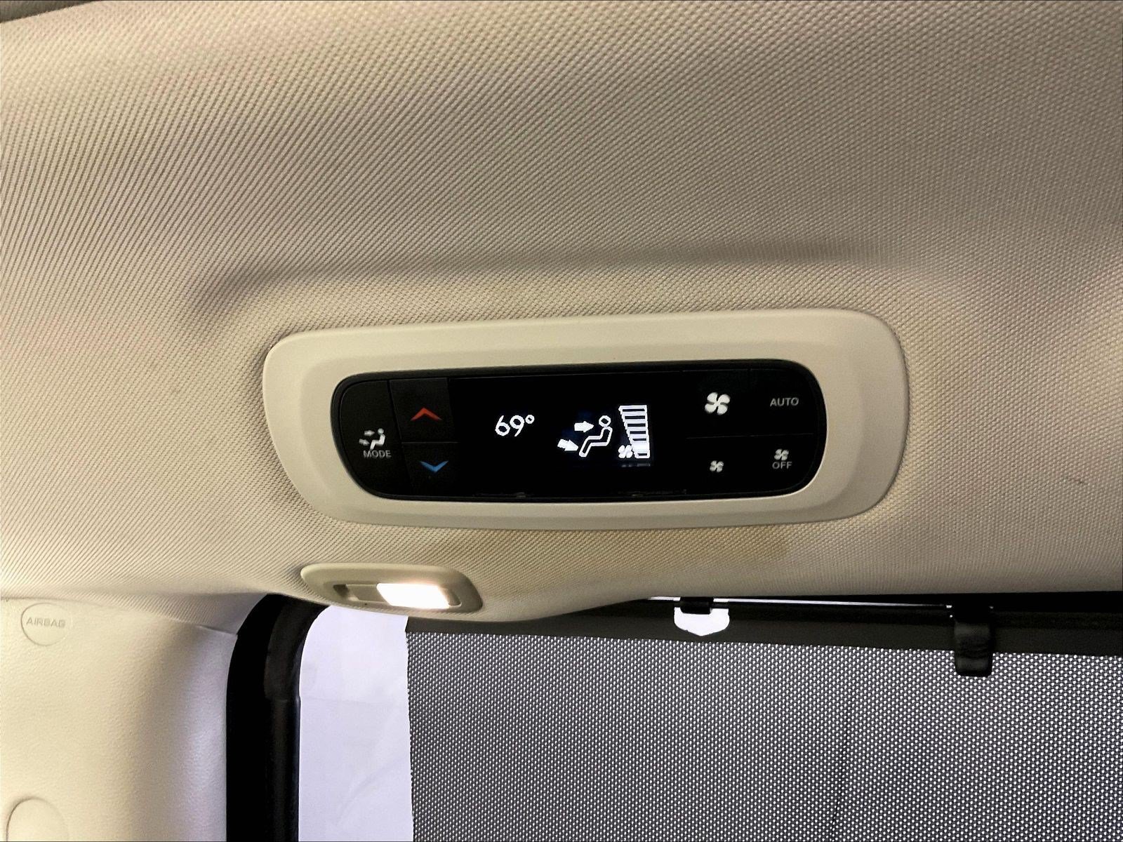 Used 2018 Chrysler Pacifica Limited FWD image 11