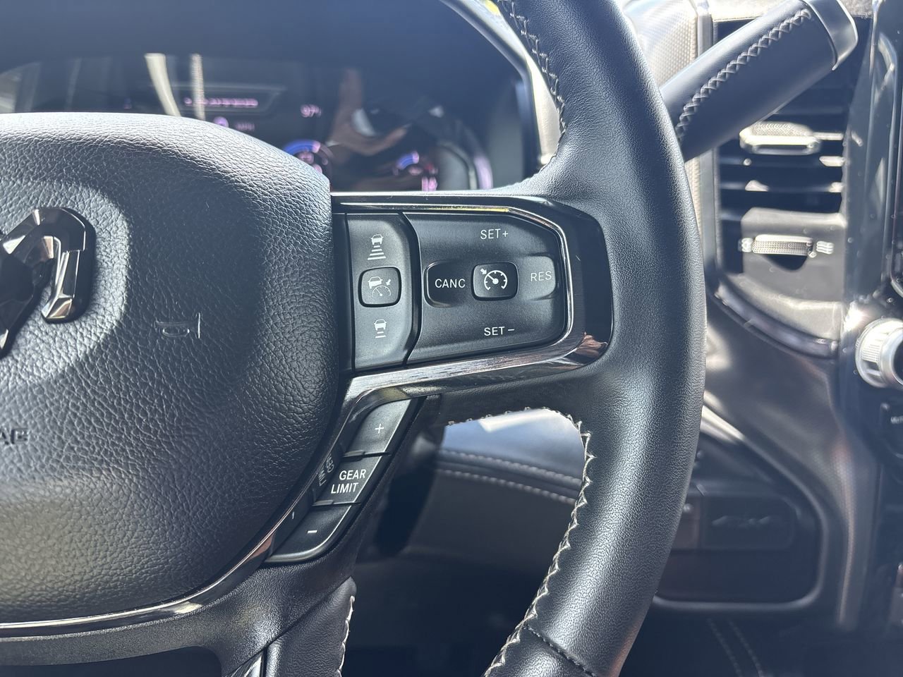 Used 2024 RAM 2500 Limited image 29
