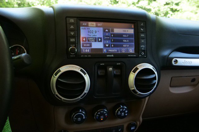Used 2014 Jeep Wrangler Rubicon w/ Power Convenience Group AWD/4WD image 15