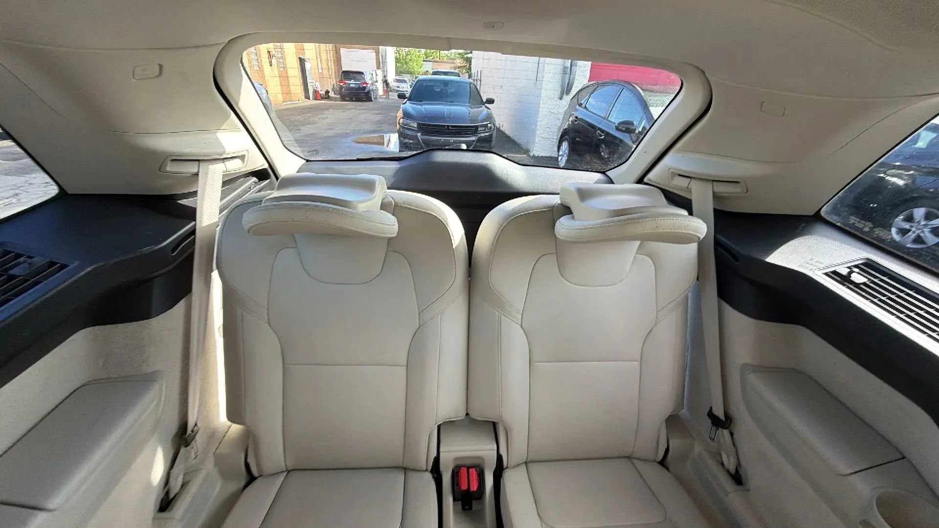 Used 2016 Volvo XC90 T6 Momentum w/ Momentum Plus Package AWD/4WD image 28