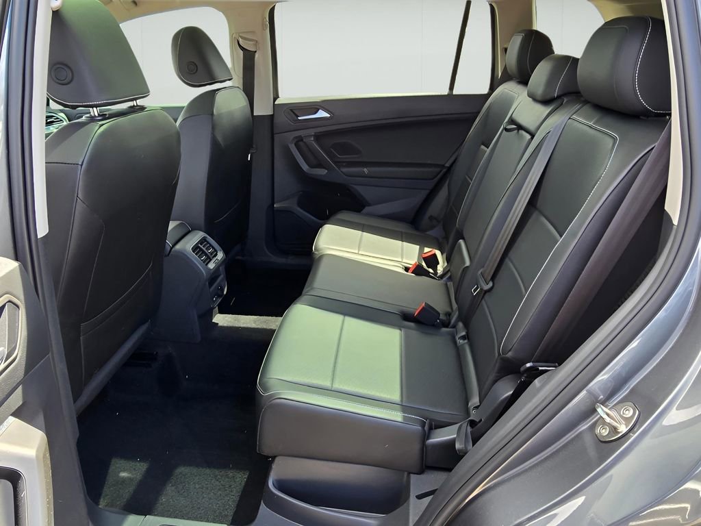 Used 2021 Volkswagen Tiguan SE w/ Panoramic Sunroof Package image 10