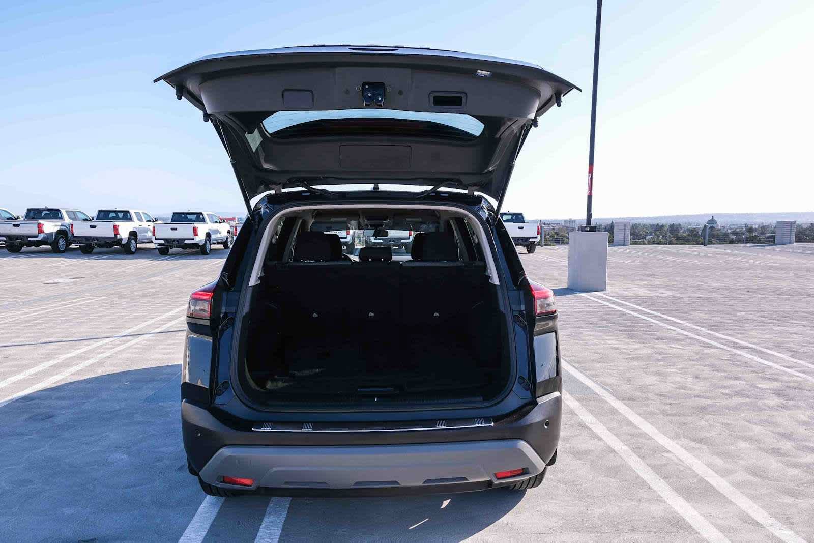 Used 2023 Nissan Rogue SV FWD image 27