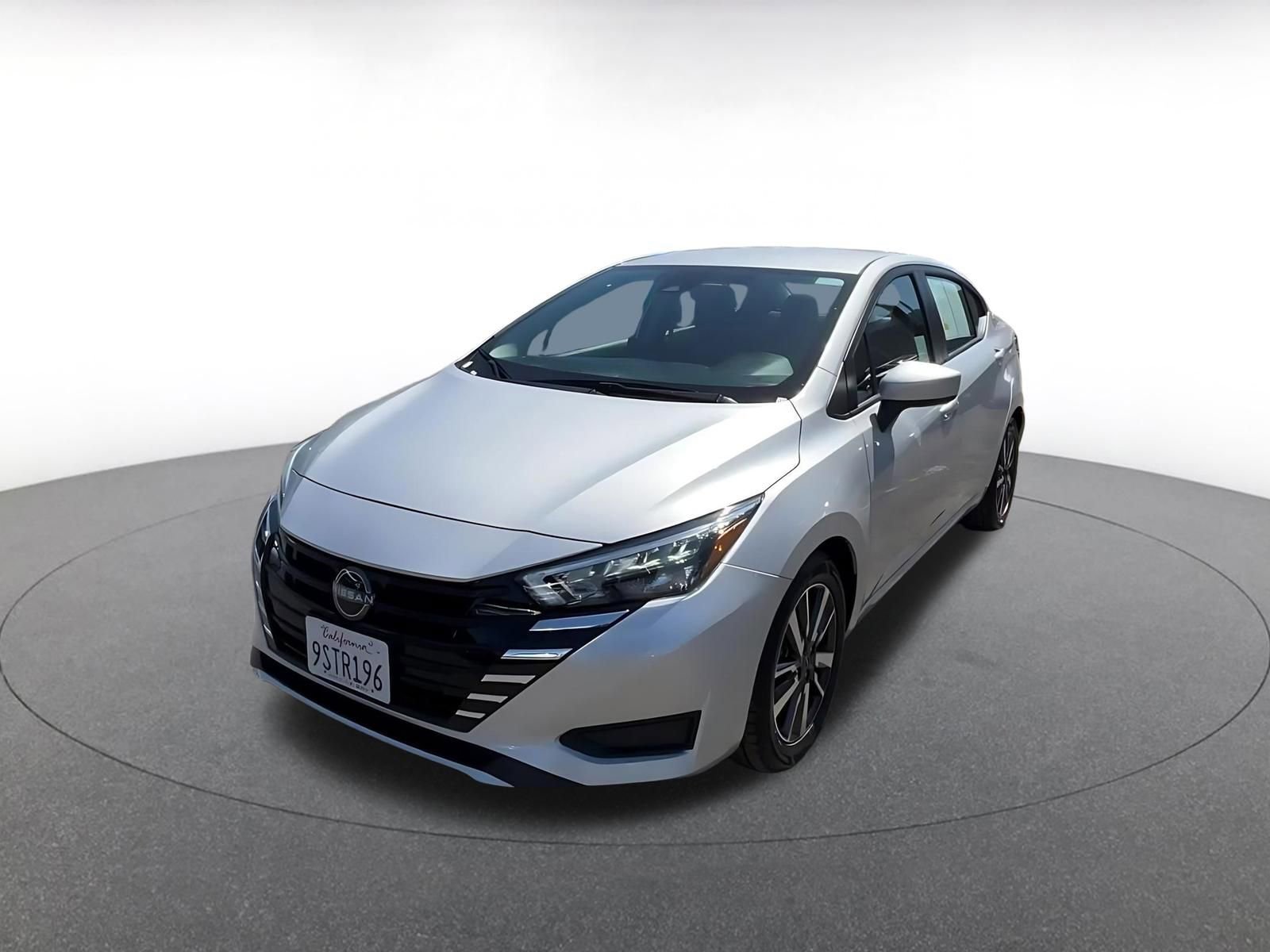 Used 2025 Nissan Versa SV FWD image 7