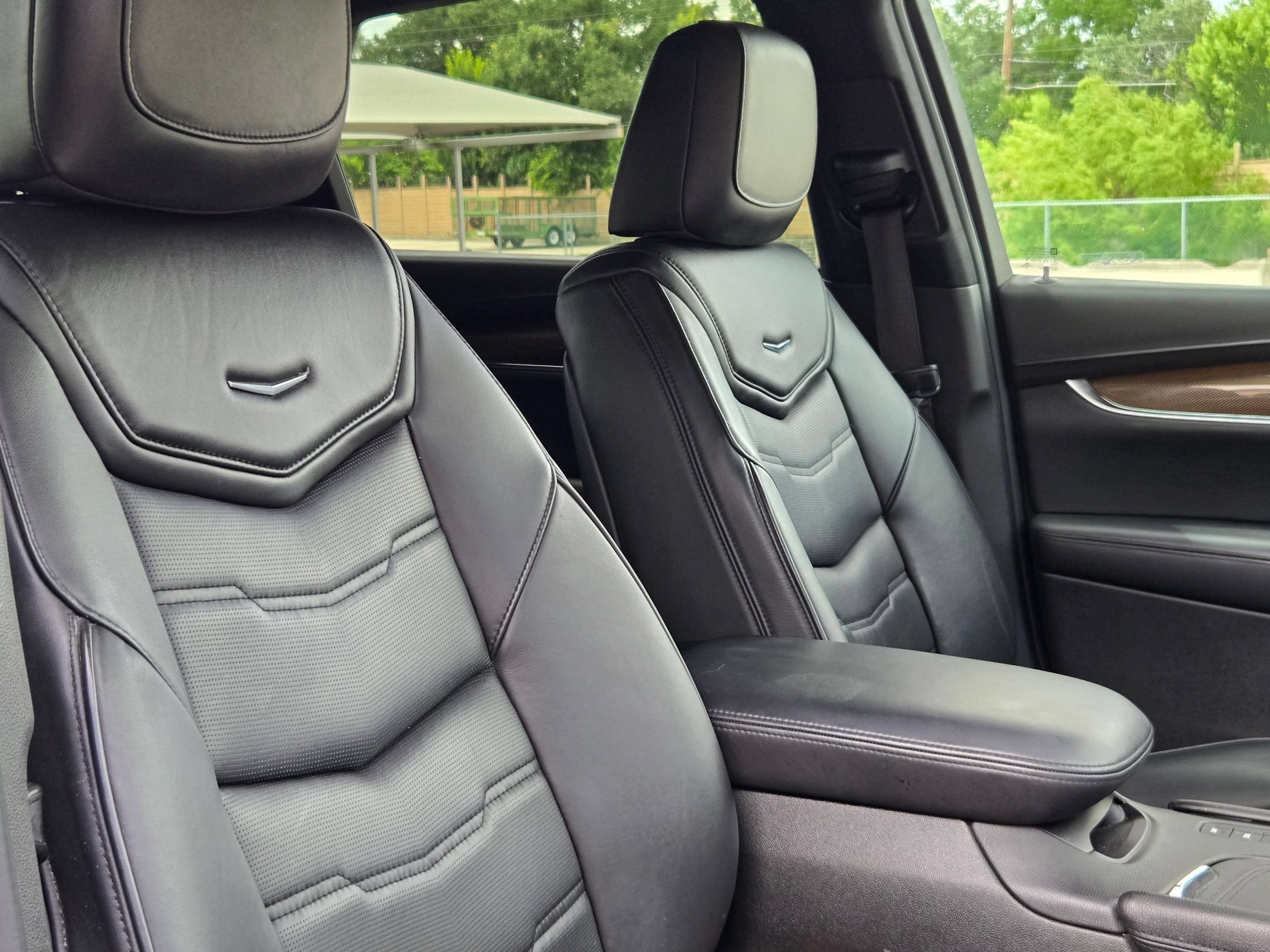 Used 2017 Cadillac XT5 Platinum AWD/4WD image 31