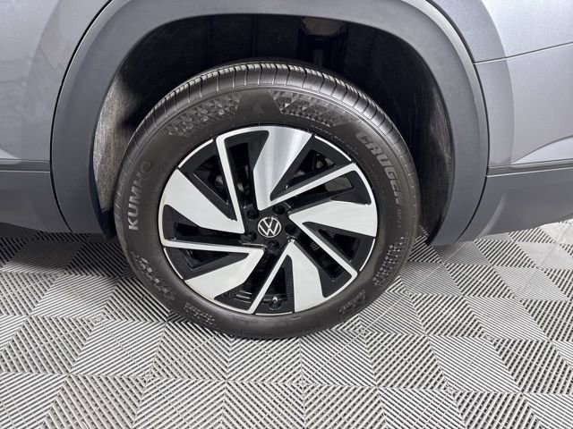 Used 2025 Volkswagen Atlas SE image 11