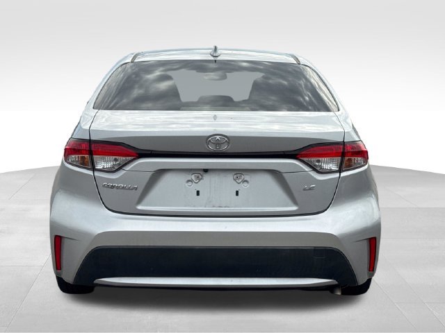Used 2020 Toyota Corolla LE FWD image 5