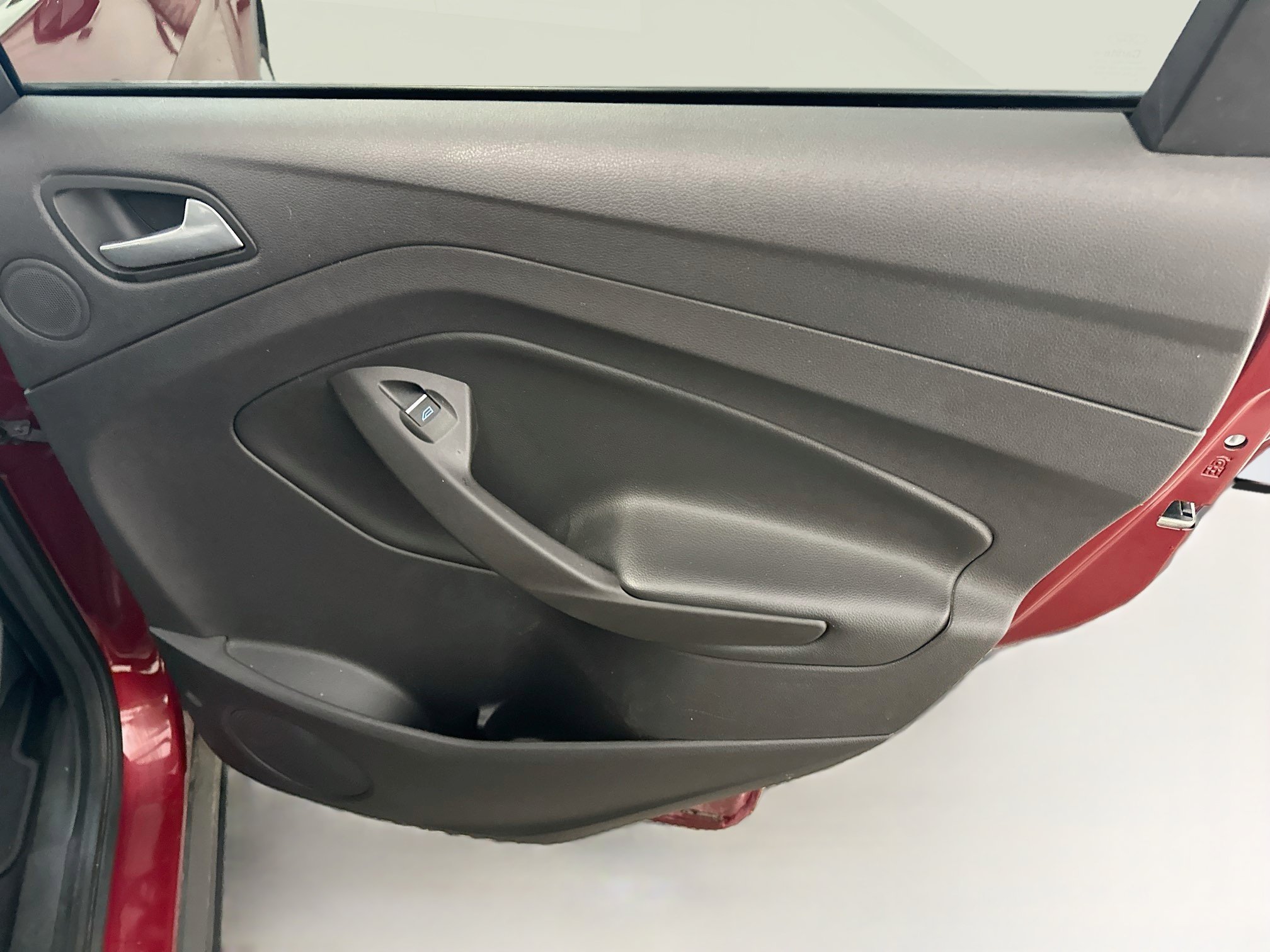 Used 2015 Ford Escape Titanium AWD/4WD image 32