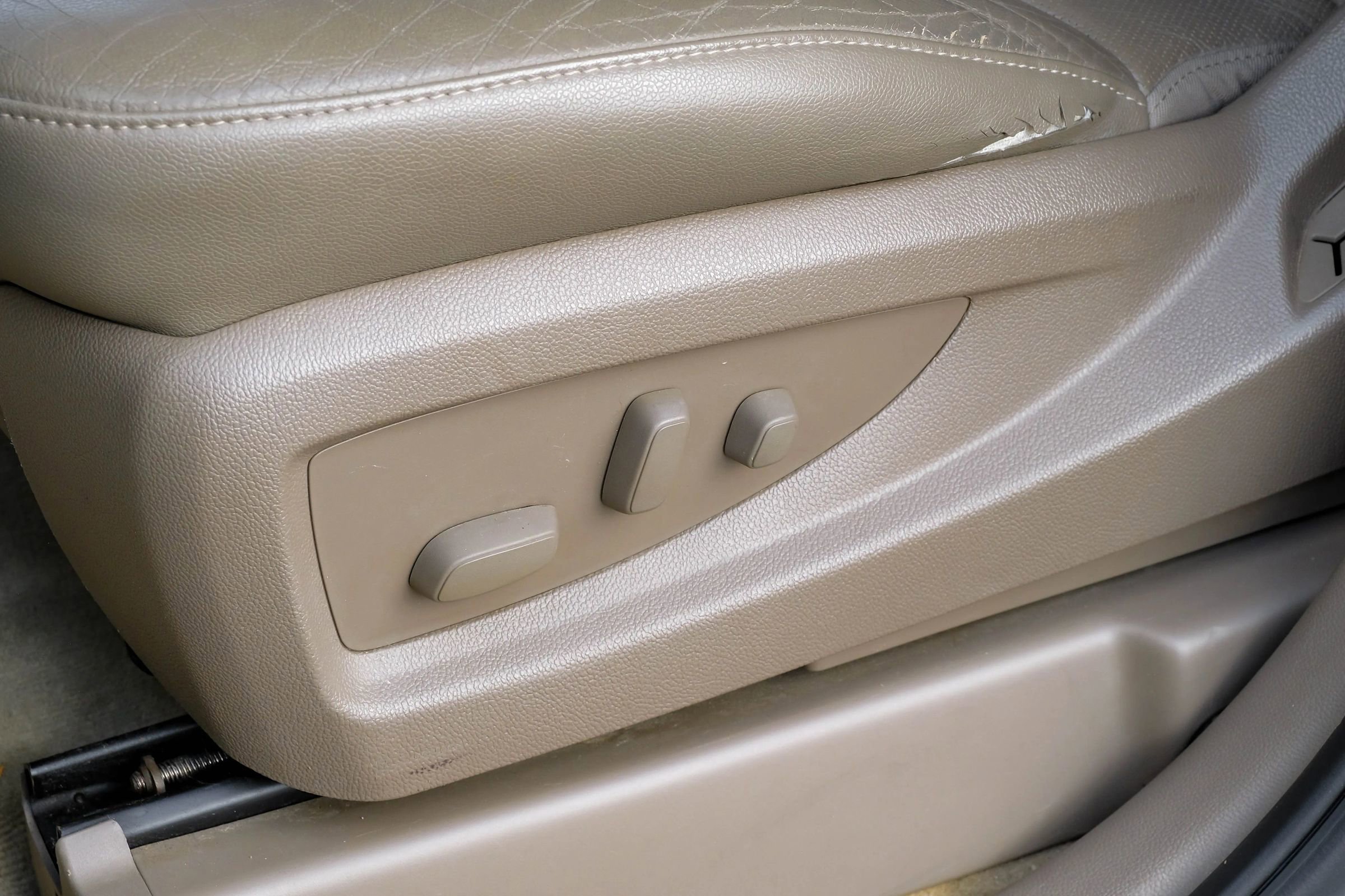 Used 2015 Chevrolet Suburban LTZ image 40