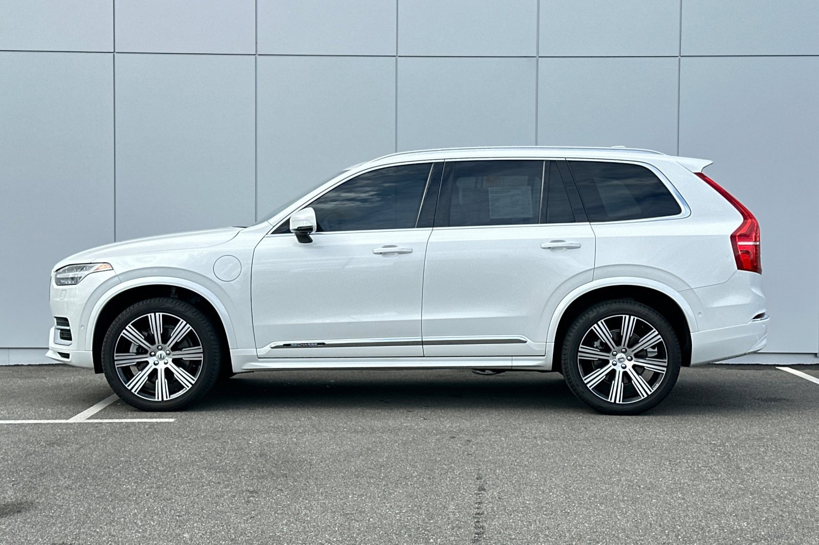 Used 2023 Volvo XC90 T8 Ultimate image 2