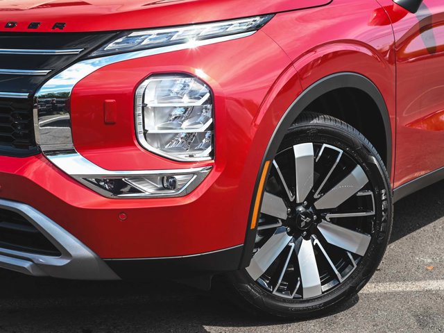 New 2025 Mitsubishi Outlander SE image 34