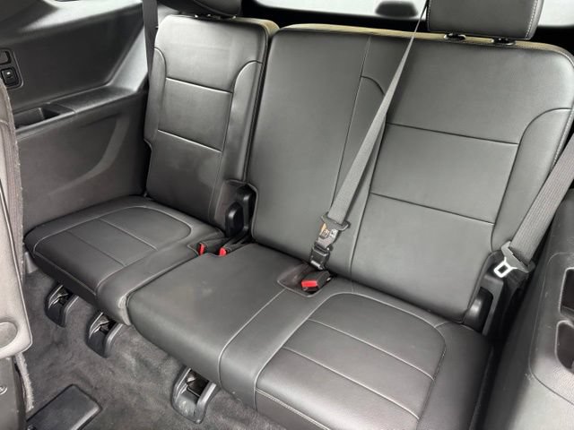 Certified 2023 Chevrolet Traverse LT w/ Rear Camera Mirror Package AWD/4WD image 9