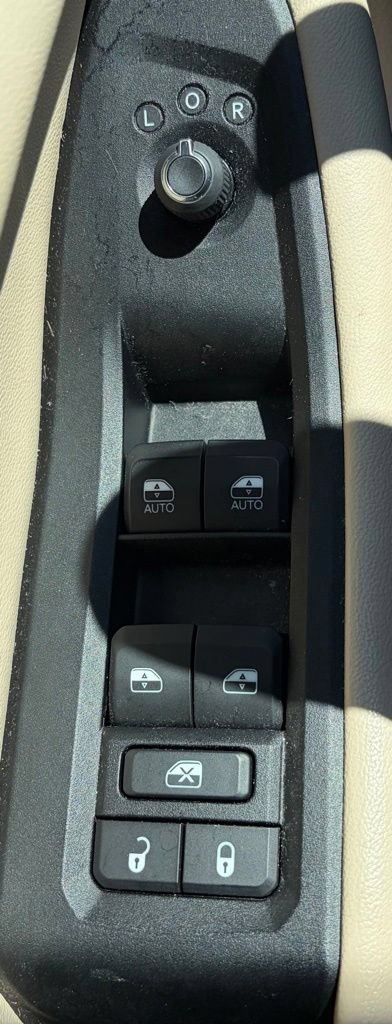 Used 2023 Jeep Grand Cherokee Limited w/ MOPAR Finishing Package AWD/4WD image 17