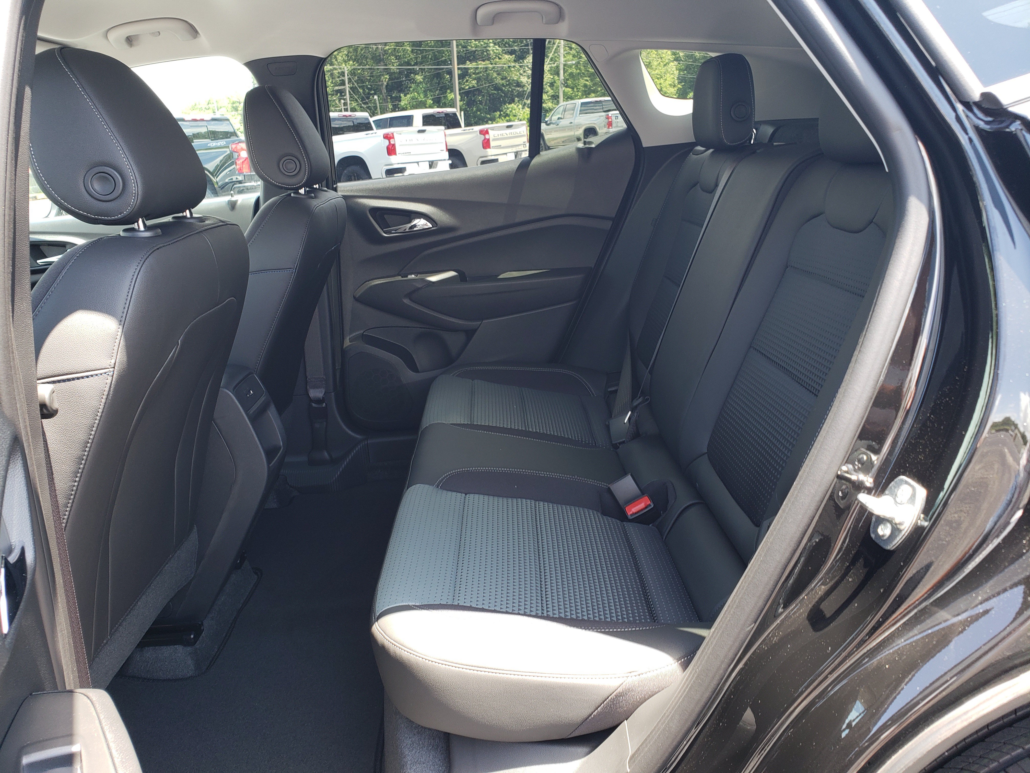 New 2026 Chevrolet Trax LT w/ Driver Confidence Package FWD image 32