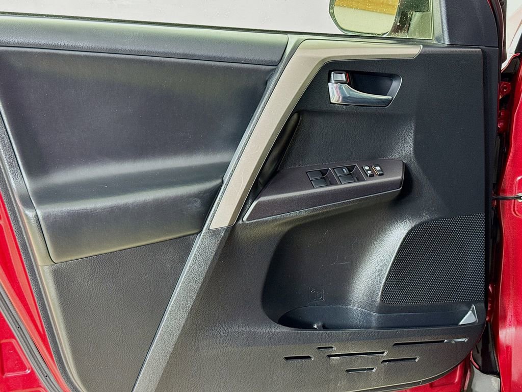 Certified 2018 Toyota RAV4 XLE image 9