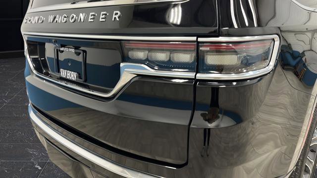 Used 2023 Jeep Grand Wagoneer 4WD w/ Flexible Seating Group image 34