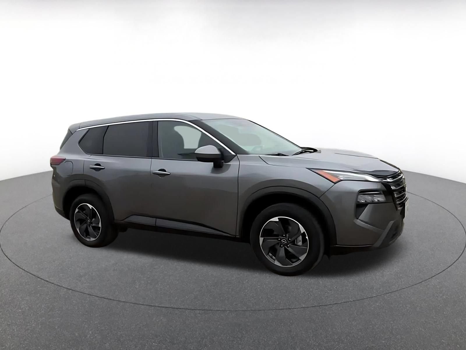 Used 2025 Nissan Rogue SV FWD image 2