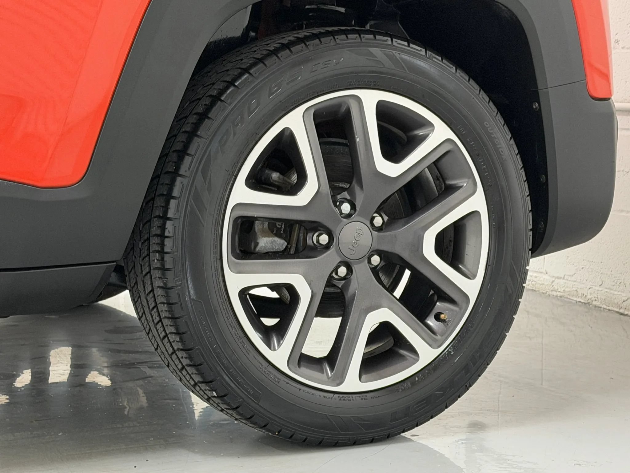 Used 2017 Jeep Renegade Latitude FWD image 96