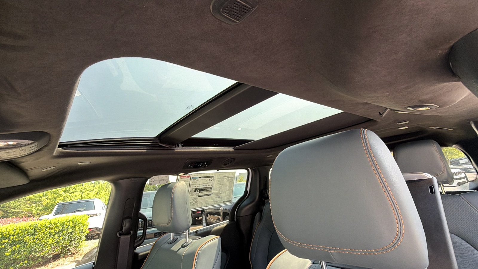 New 2027 Chrysler Pacifica Pinnacle FWD image 19
