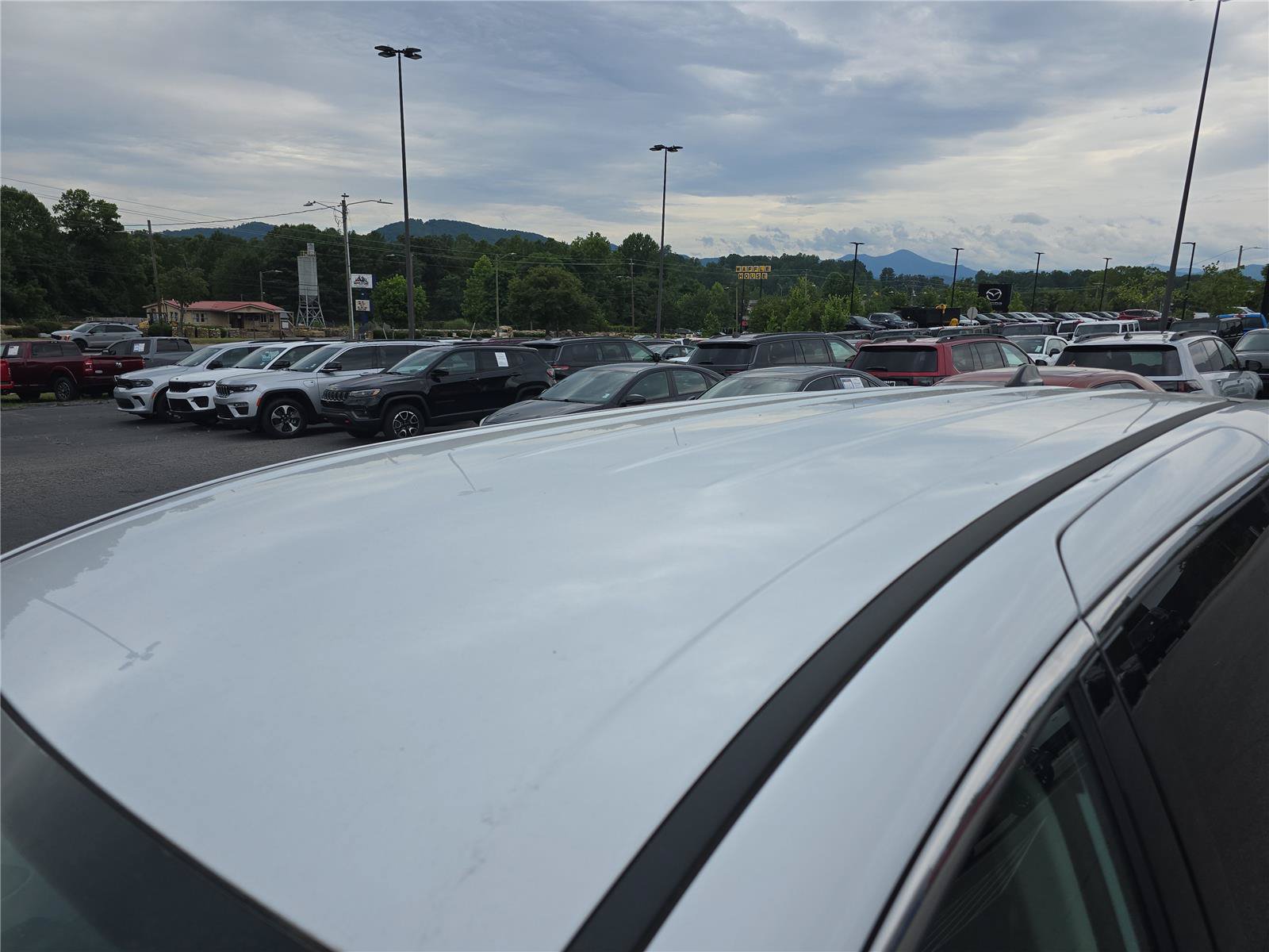 Used 2024 Chrysler Pacifica Touring-L FWD image 11