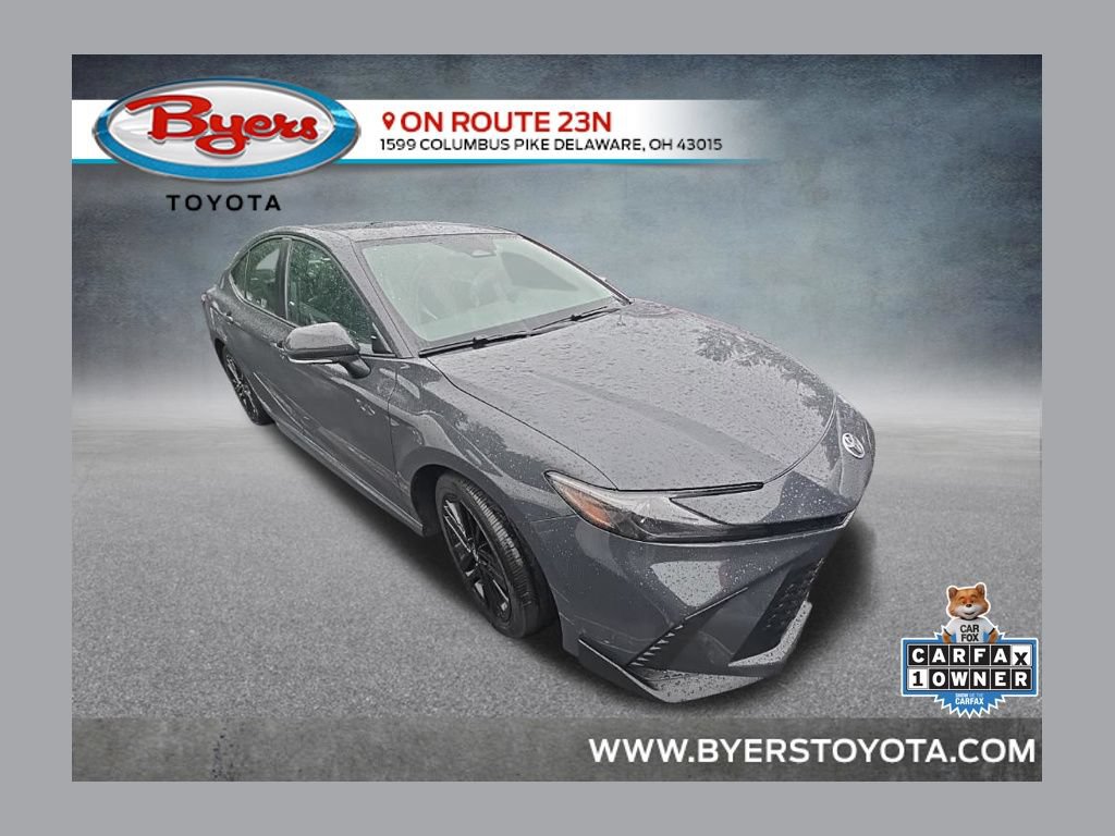 Used 2025 Toyota Camry SE FWD image 1