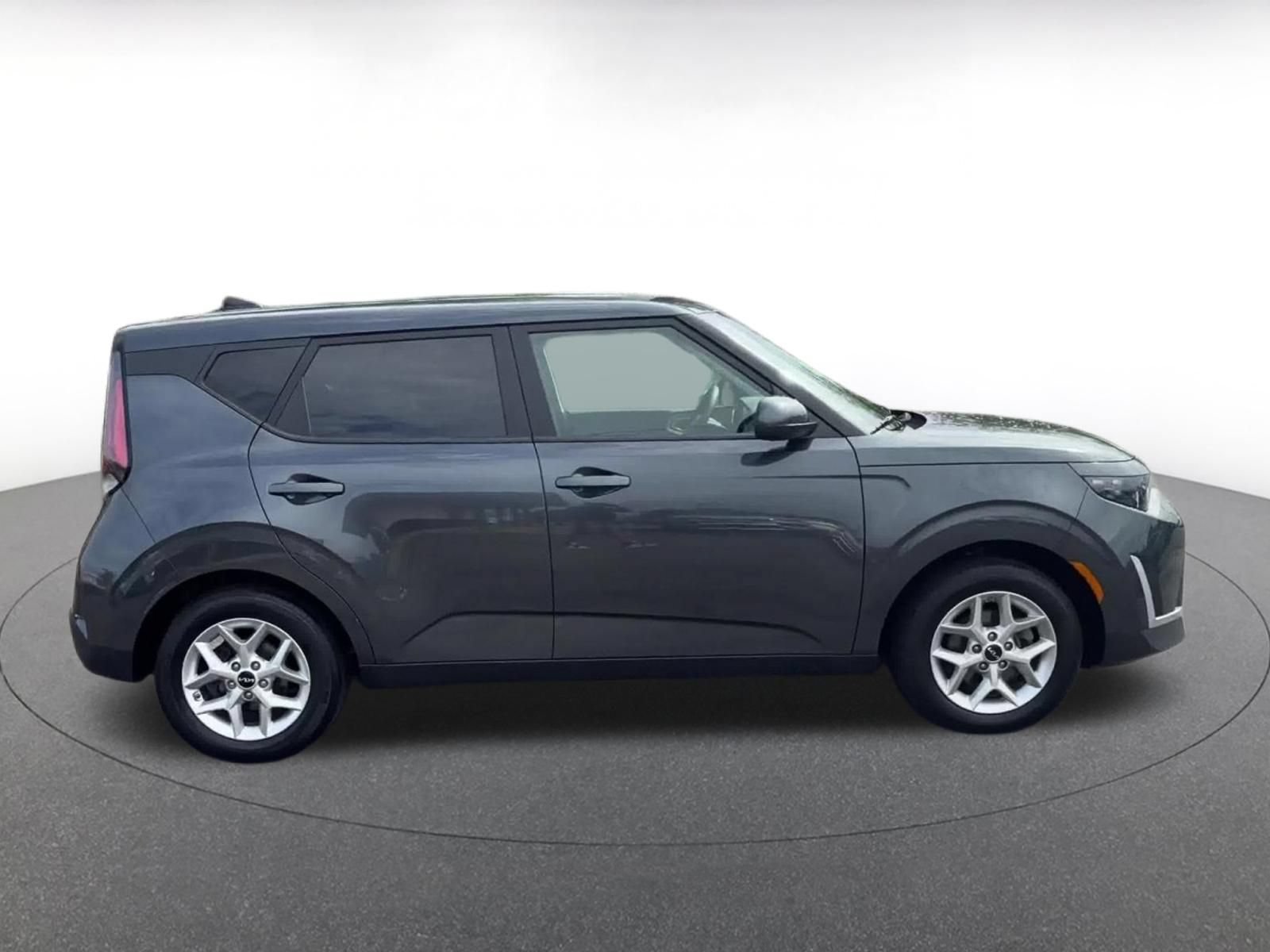 Used 2025 Kia Soul LX w/ LX Technology Package FWD image 16
