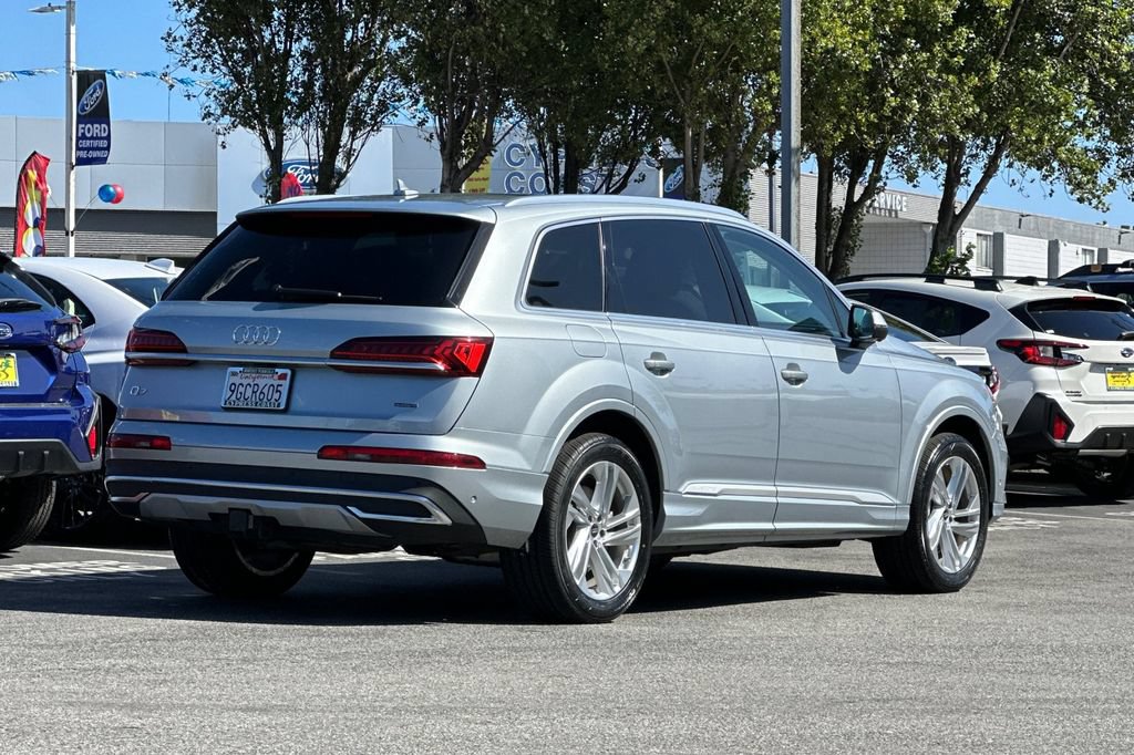 Used 2023 Audi Q7 2.0T Premium w/ Convenience Package AWD/4WD image 4