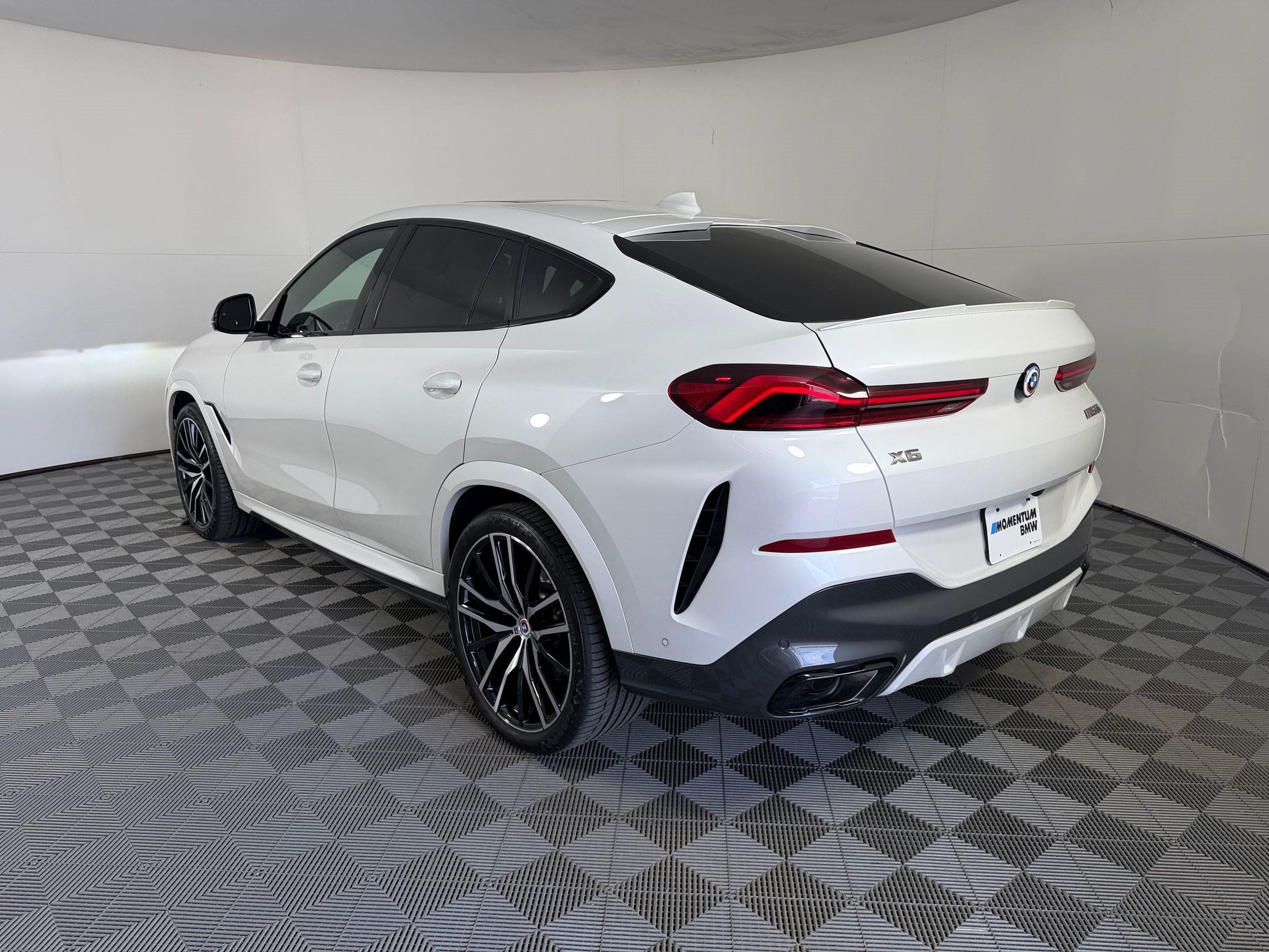 Certified 2023 BMW X6 M50i w/ Executive Package AWD/4WD image 3