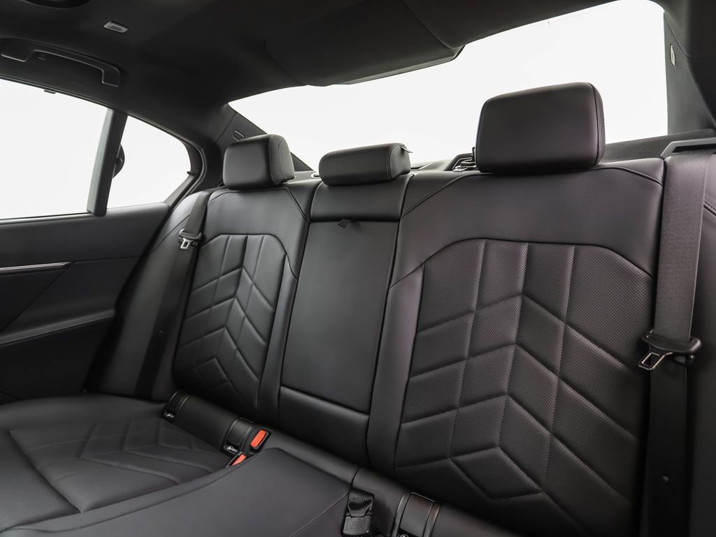 Certified 2025 BMW i5 xDrive40 w/ M Sport Package image 23