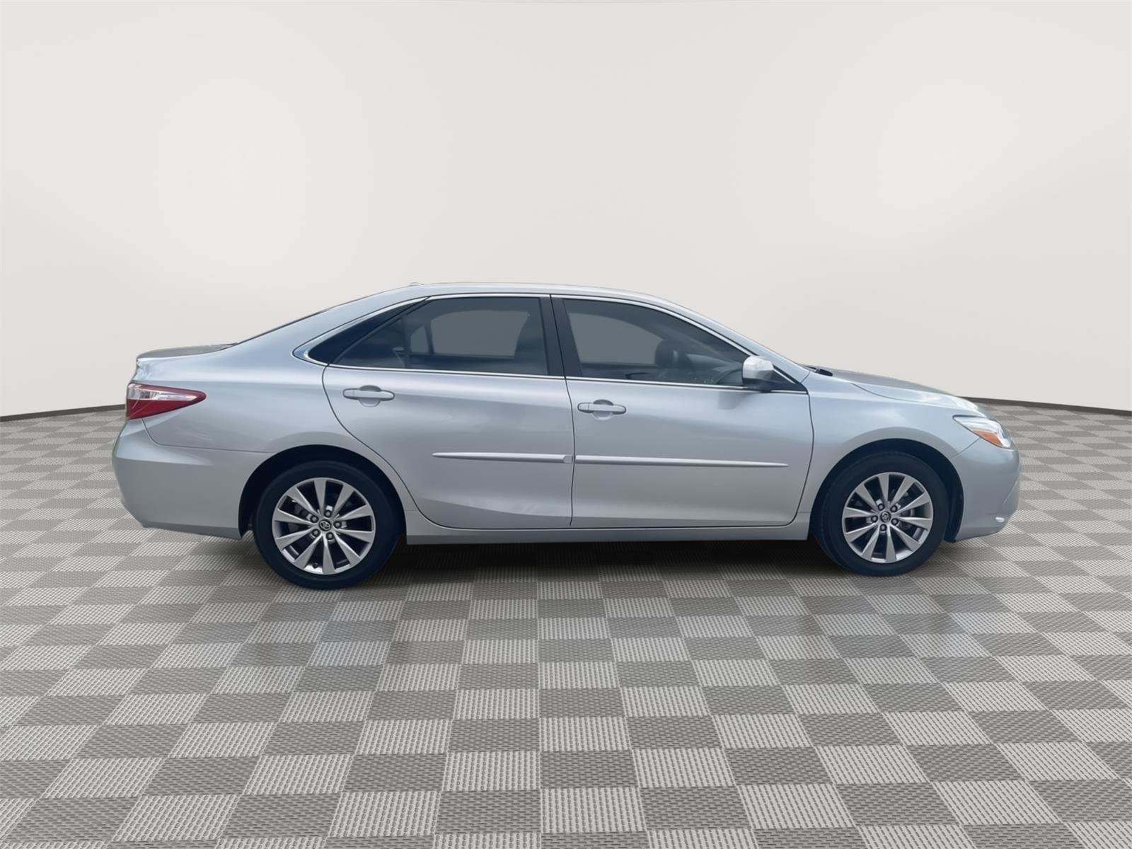 Used 2017 Toyota Camry XLE FWD image 9