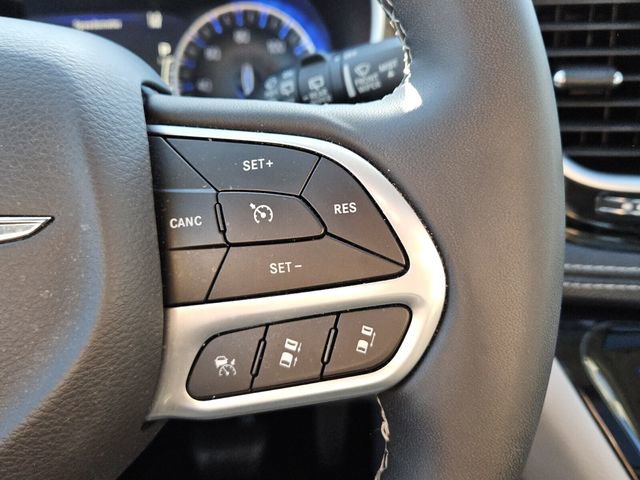 Used 2024 Chrysler Pacifica Limited image 23