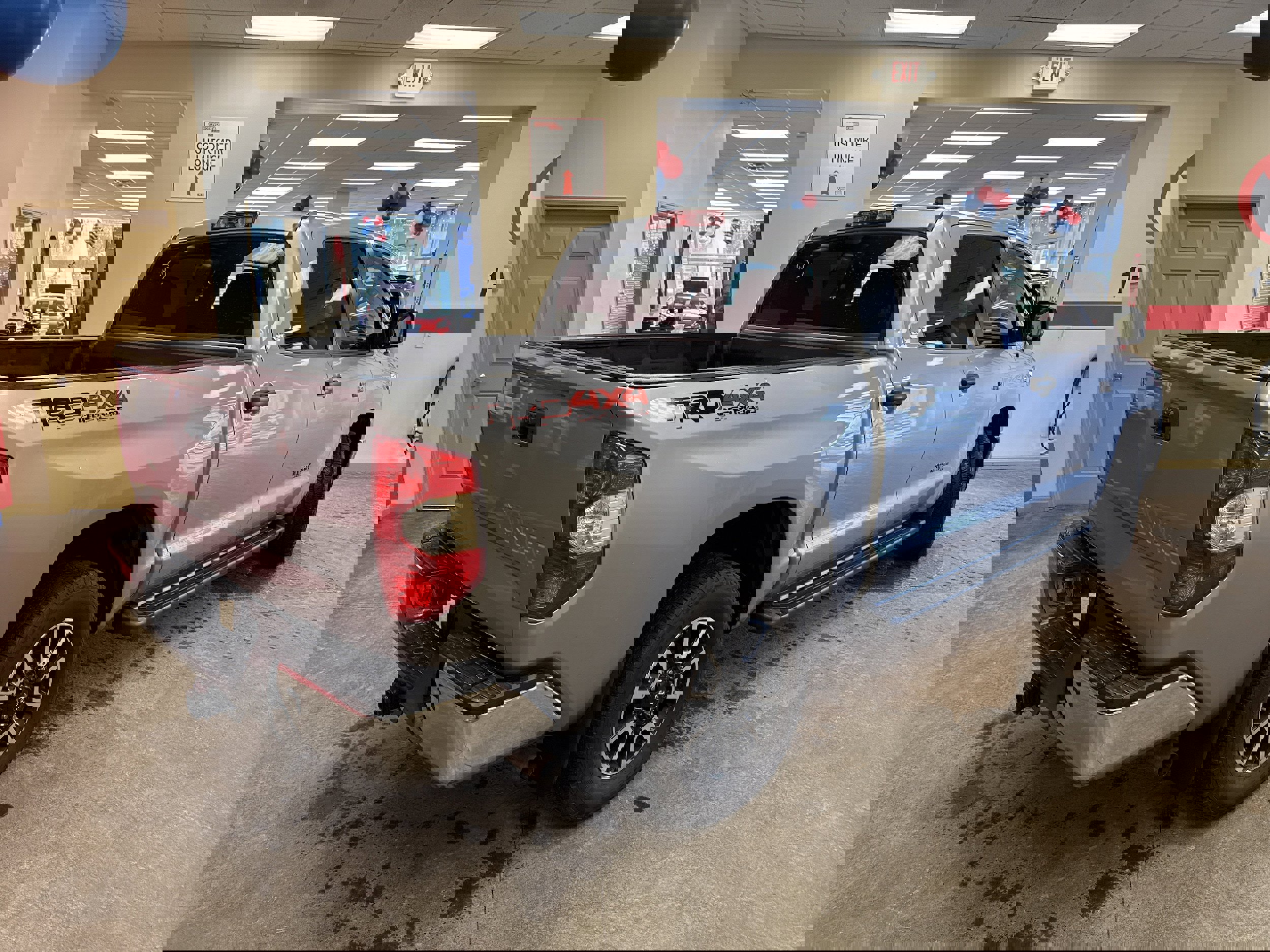Used 2019 Toyota Tundra SR5 w/ TRD Off Road Package image 10