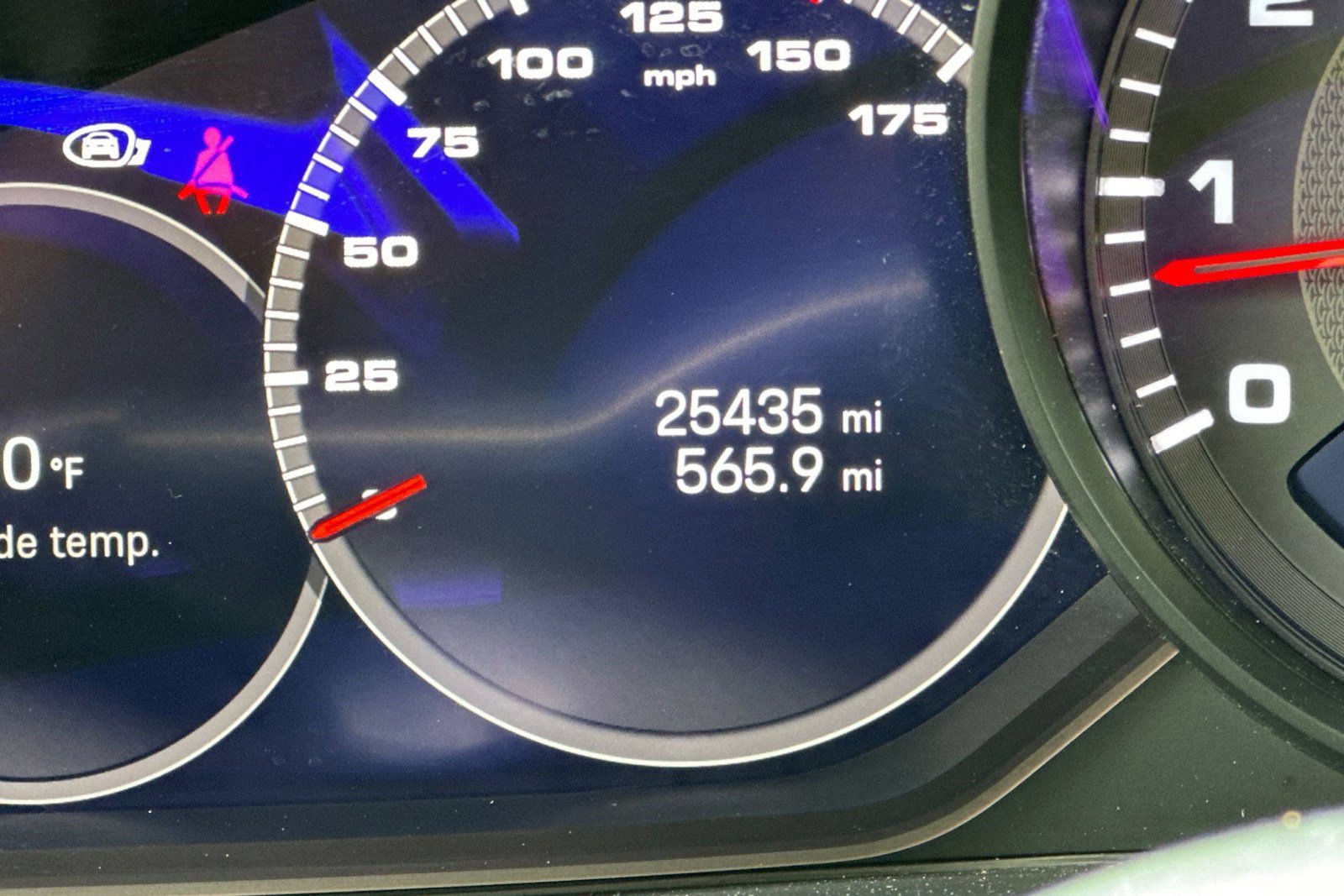 Used 2023 Porsche Cayenne Platinum Edition image 34