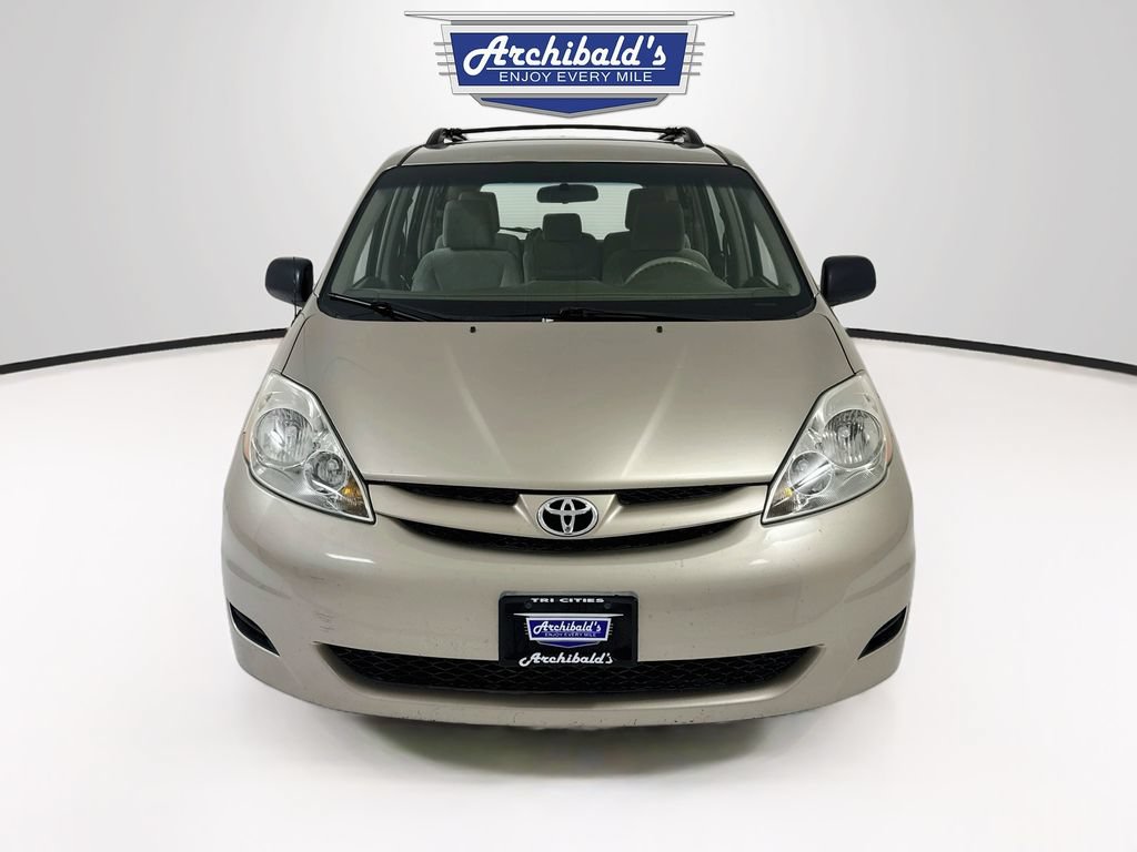 Used 2009 Toyota Sienna CE FWD image 2
