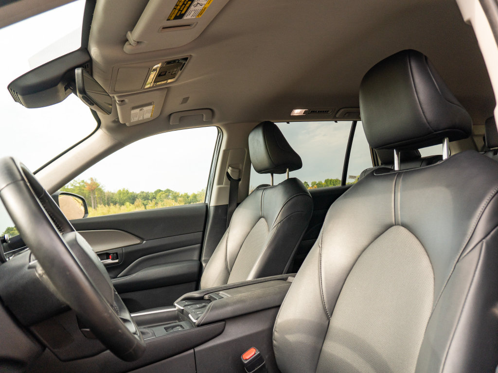 Used 2025 Toyota Grand Highlander AWD image 12