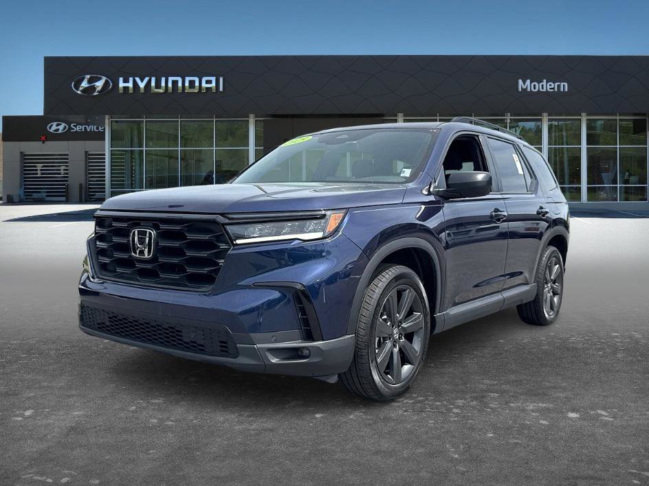 Used 2025 Honda Pilot Sport image 1