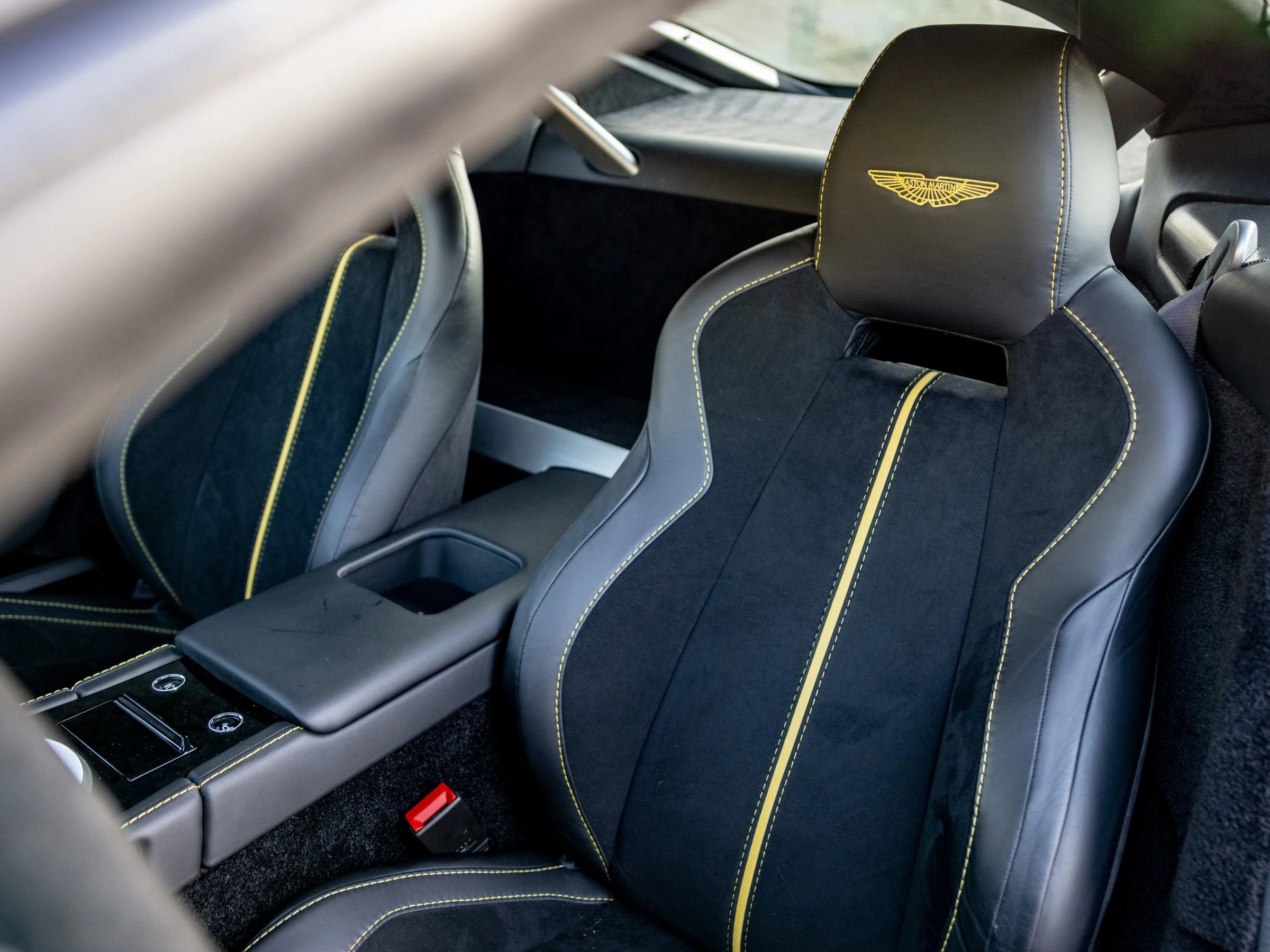 Used 2017 Aston Martin V12 Vantage S image 22