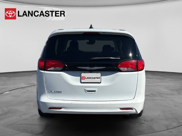 Used 2023 Chrysler Voyager LX FWD image 6