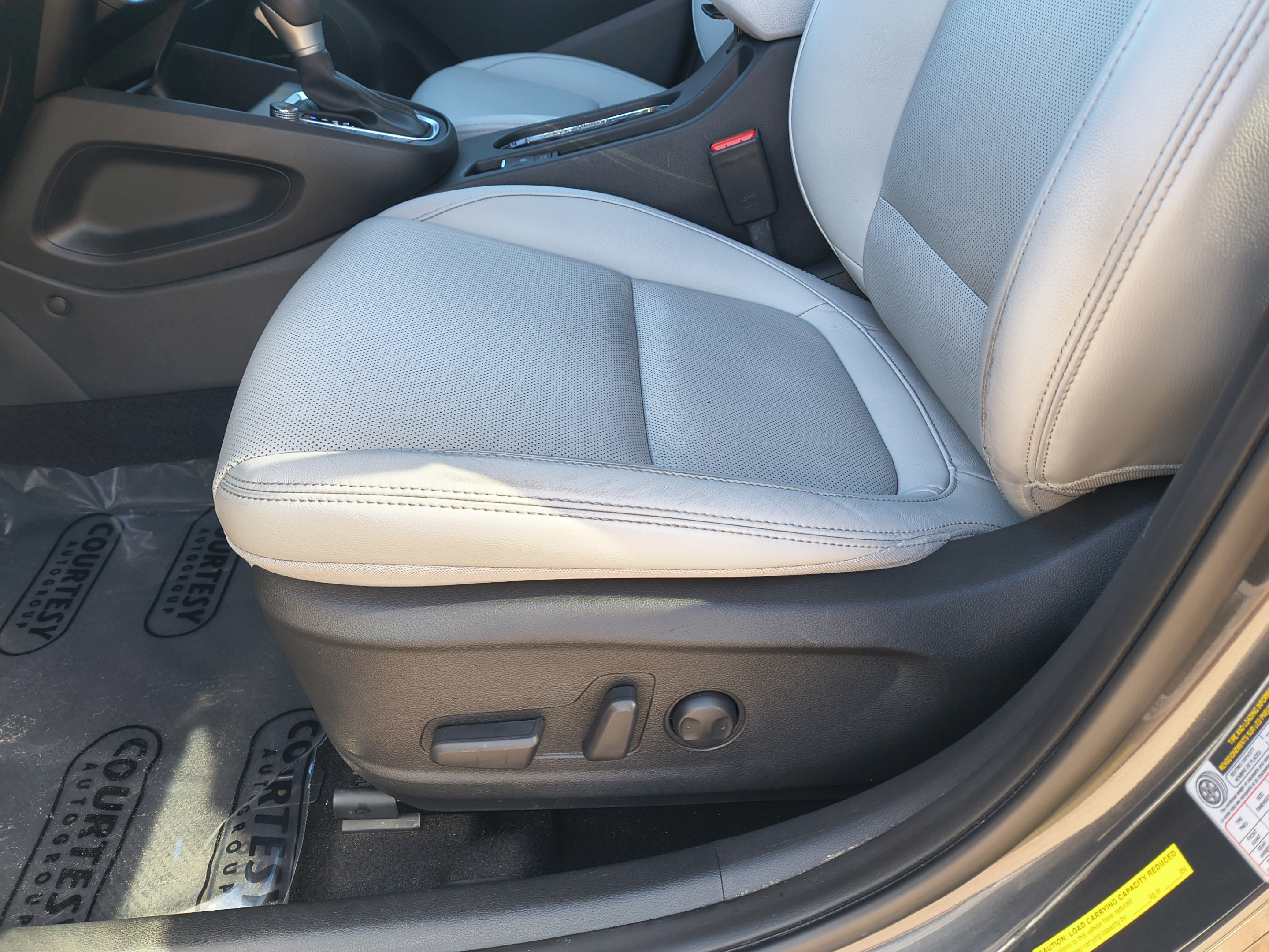 Certified 2022 Hyundai Kona Limited FWD image 18