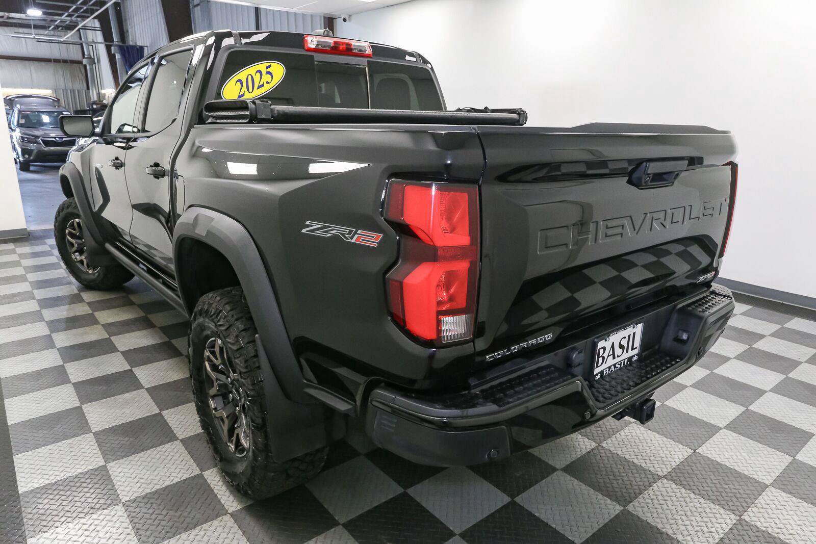 Used 2025 Chevrolet Colorado ZR2 w/ Technology Package AWD/4WD image 11