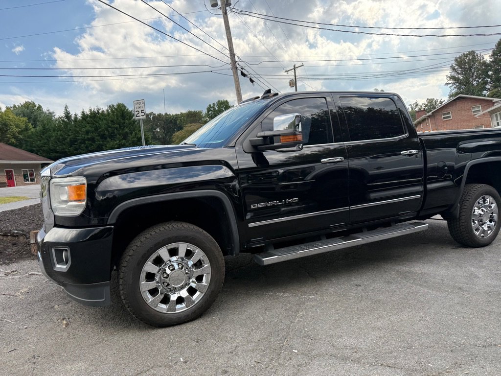 Used 2015 GMC Sierra 2500 Denali w/ Duramax Plus Package image 9