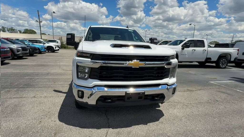 Used 2025 Chevrolet Silverado 2500 LT w/ Convenience Package AWD/4WD image 3