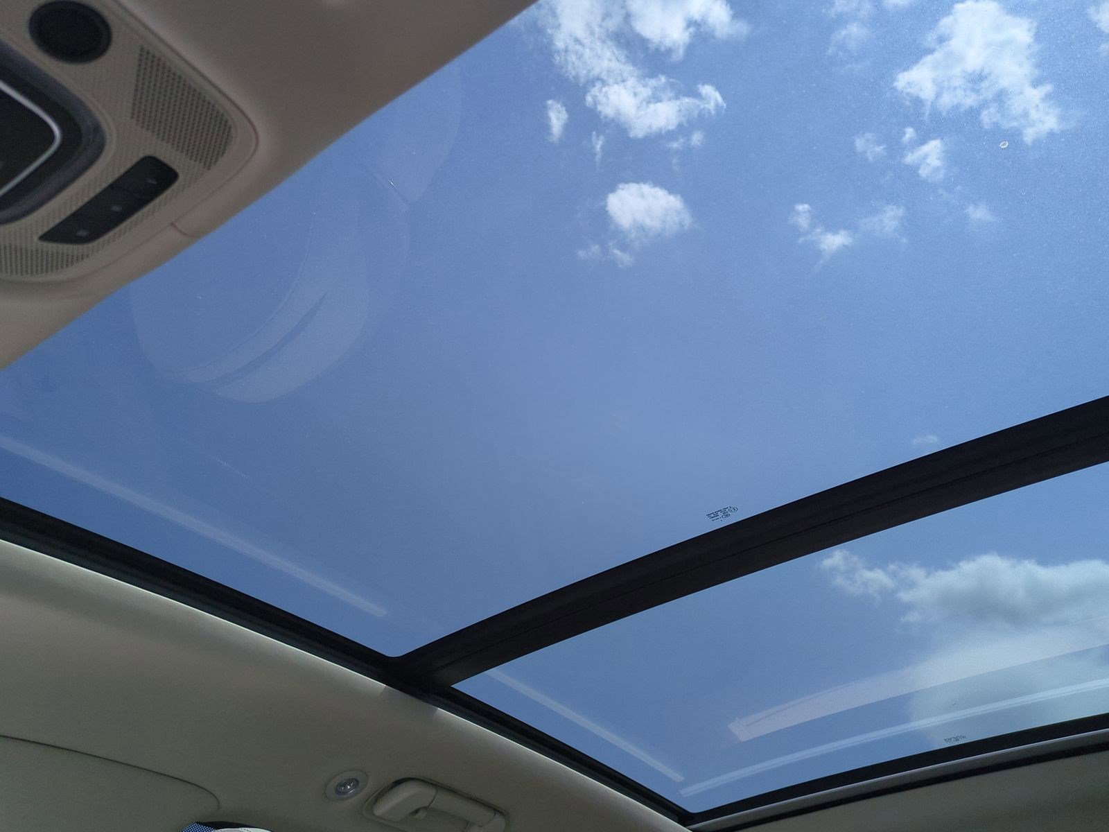 Used 2017 Bentley Bentayga image 26