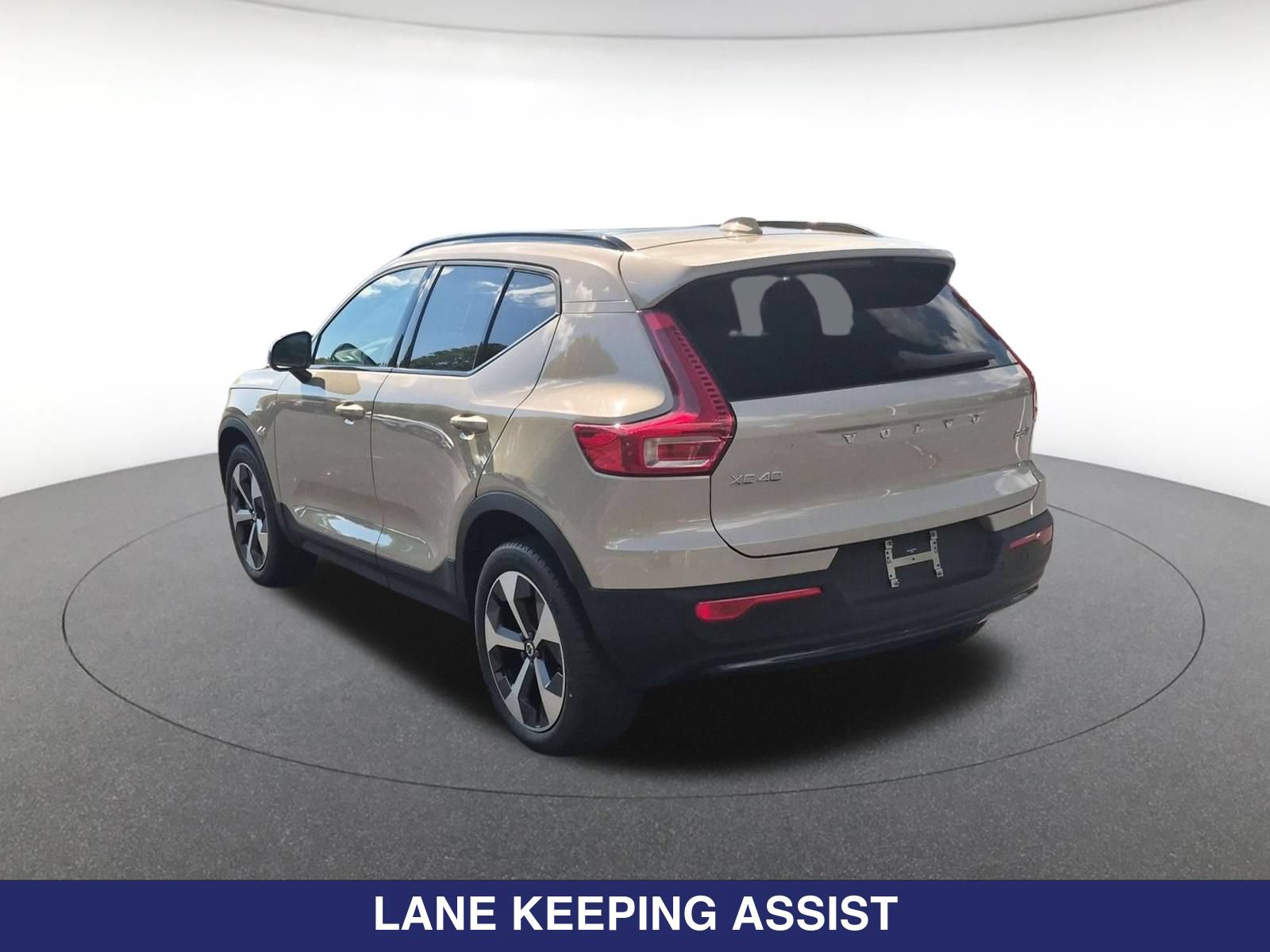 New 2026 Volvo XC40 B5 Plus AWD/4WD image 9
