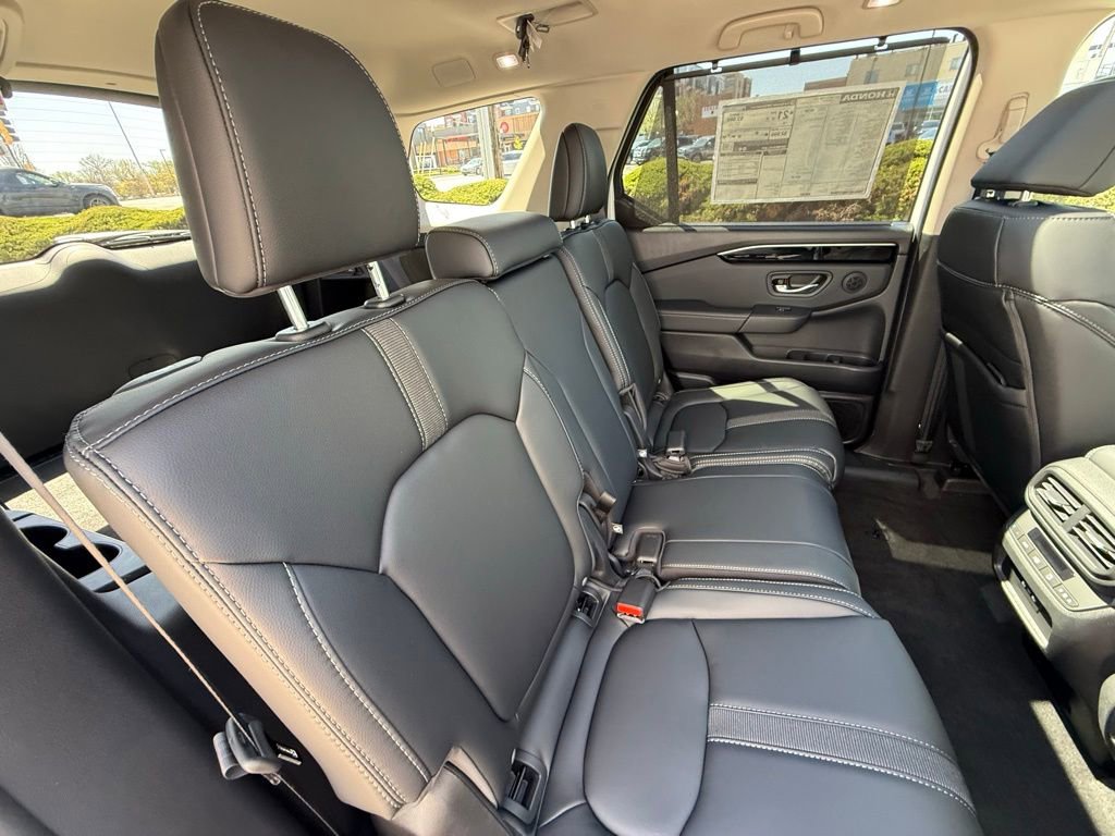 Used 2025 Honda Pilot Touring image 38
