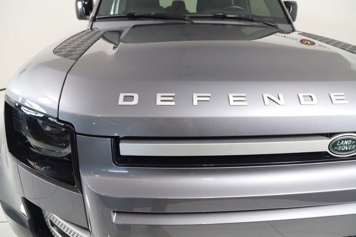 Used 2023 Land Rover Defender 110 SE image 47