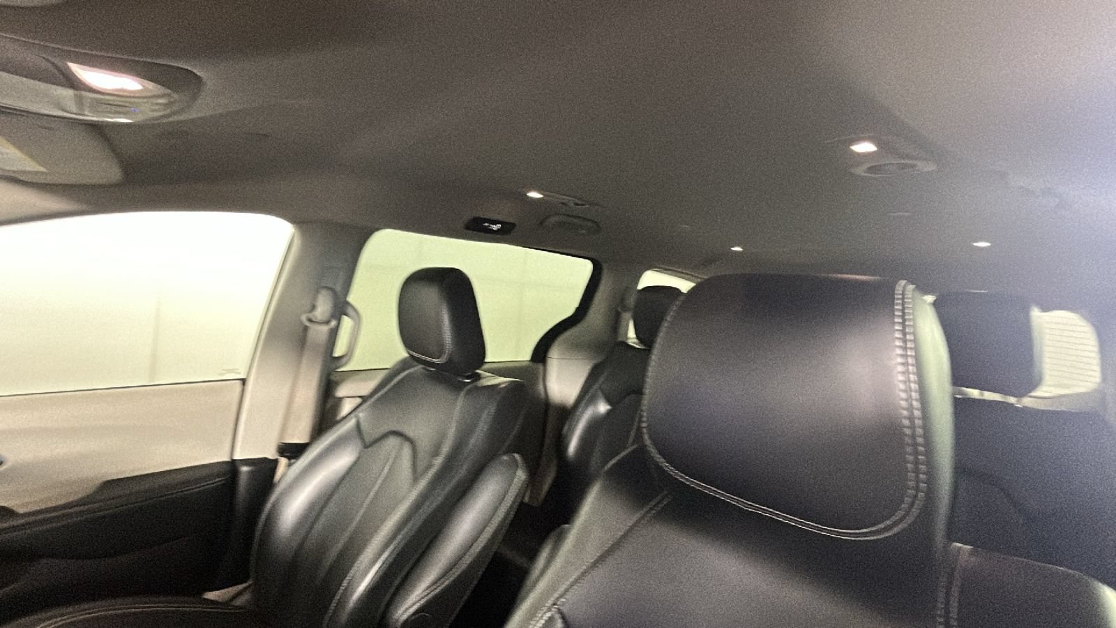 Used 2023 Chrysler Pacifica Touring-L FWD image 13