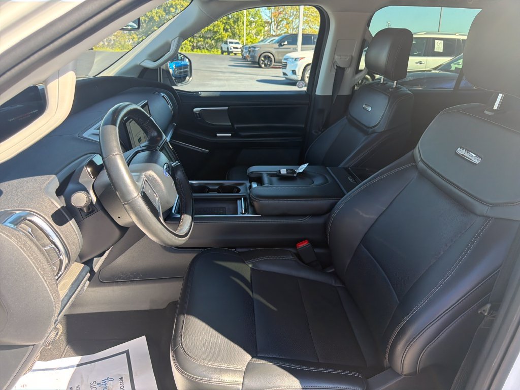 Used 2025 Ford Expedition Platinum AWD/4WD image 14