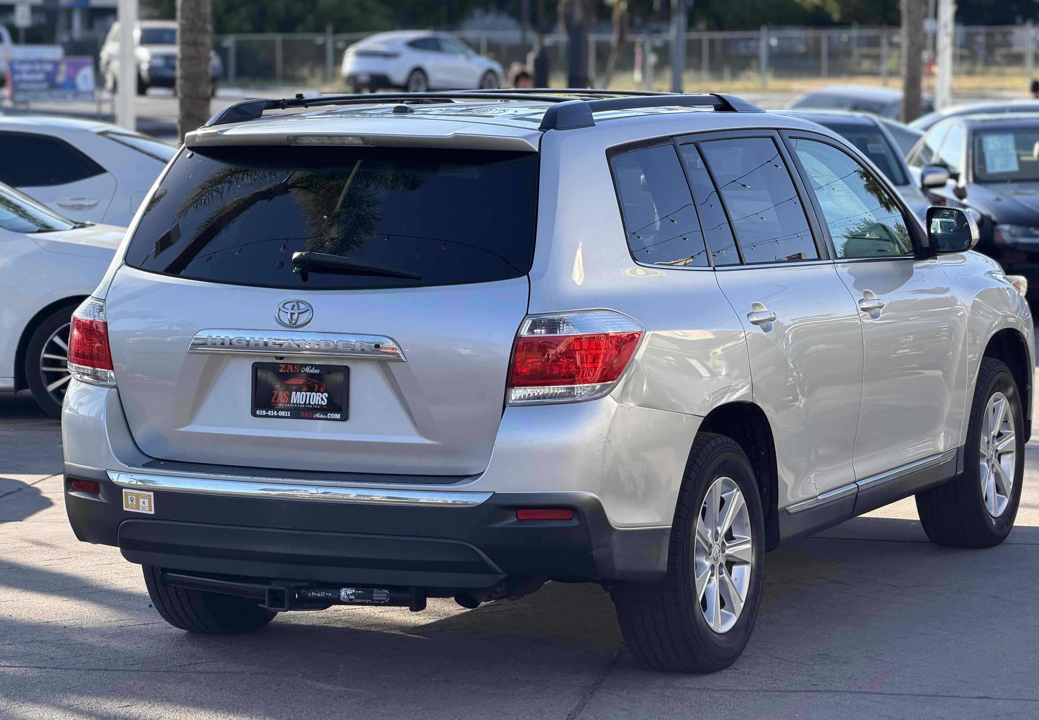 Used 2012 Toyota Highlander SE w/ Tow Pkg FWD image 6
