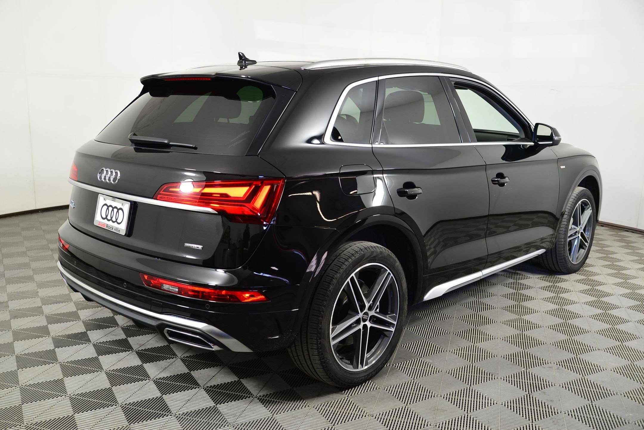 Certified 2025 Audi Q5 e Premium Plus image 9