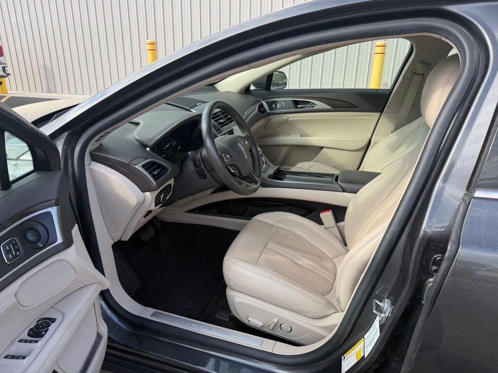 Used 2019 Lincoln MKZ Reserve FWD image 13